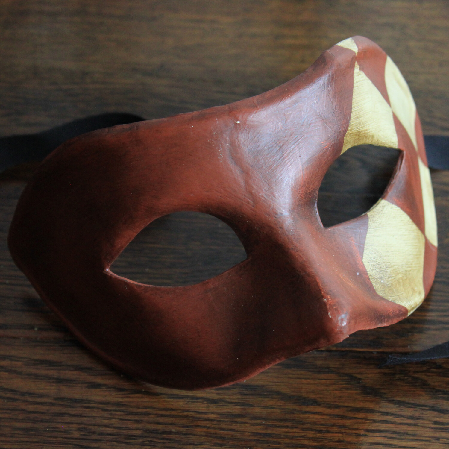 Arlecchina rosso & bianco di cartapesta per Commedia dell'Arte