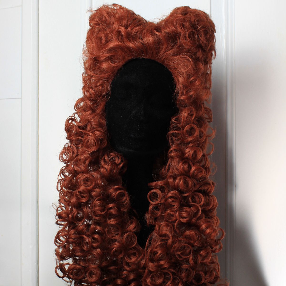 Peluca alargada para hombre 1710-1740