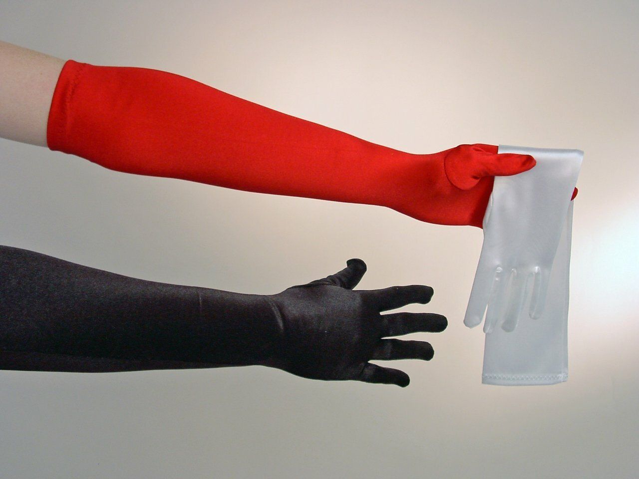 Lange Damen-Satinhandschuhe, schwarz, 1780-1920