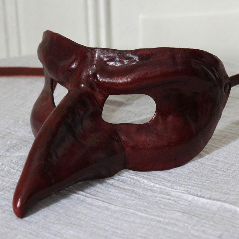 Pulcinella di Callot bordeaux di cuoio per la Commedia dell' Arte - Ledermaske Pulcinella di Callot bordeaux di cuoio per la Commedia dell' Arte - Ledermaske