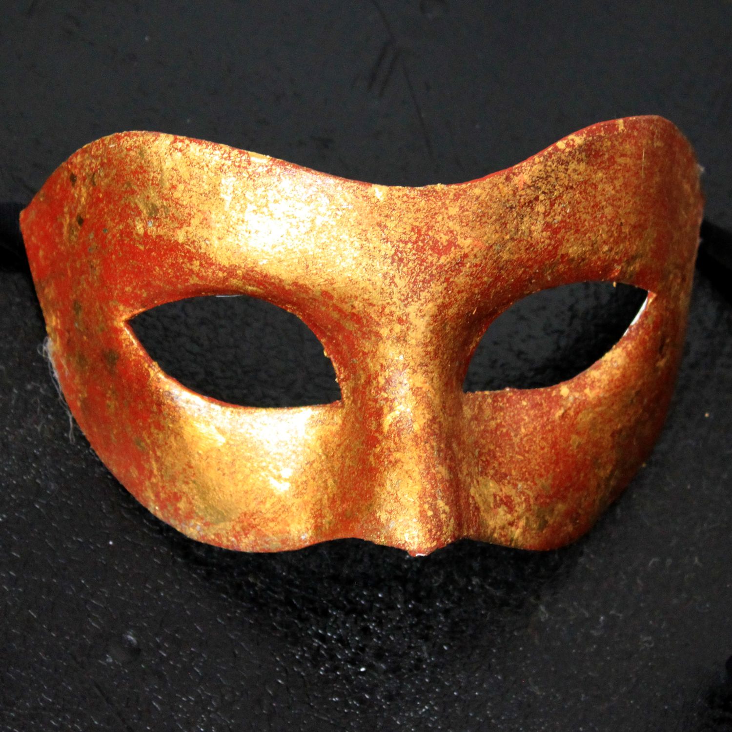 Arlecchina rosso & oro di cartapesta per Commedia dell'Arte