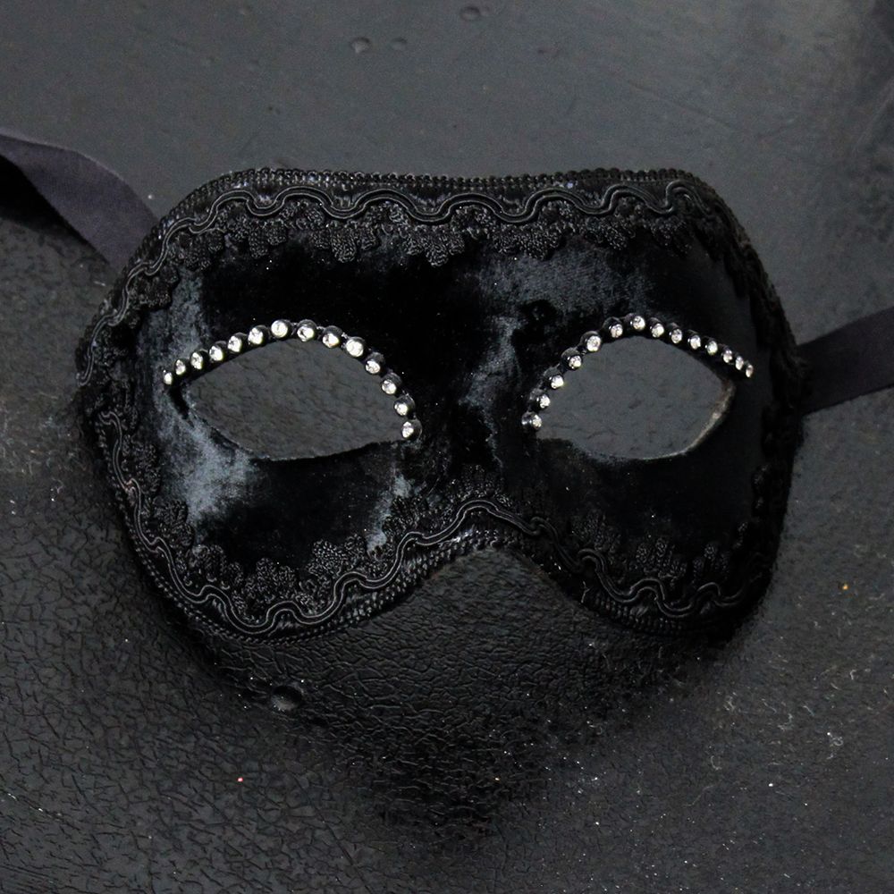 Donna-veluto nero di cartapesta per ballo