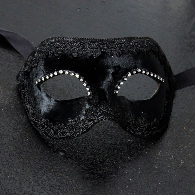 Donna-veluto nero di cartapesta per ballo