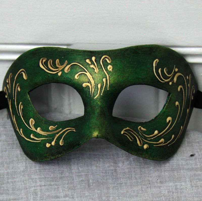 Arlecchina decorata cartapesta per Commedia dell'Arte Arlecchina decorata cartapesta per Commedia dell'Arte