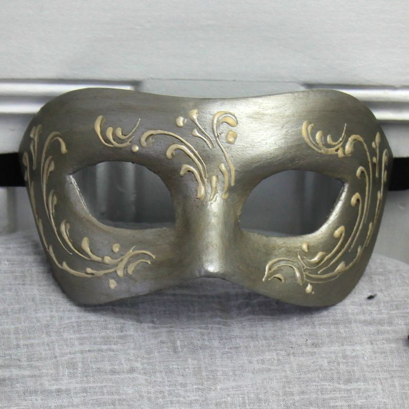 Arlecchina decorata cartapesta per Commedia dell'Arte Arlecchina decorata cartapesta per Commedia dell'Arte