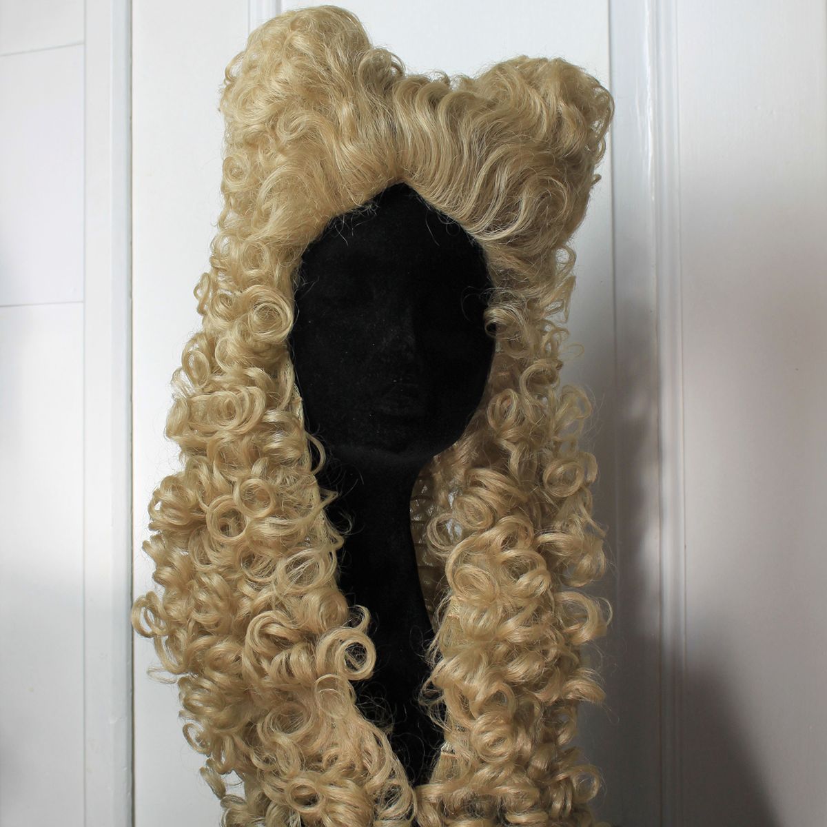 Herren-Allongeperücke 1710-1740 Herren-Allongeperücke 1710-1740