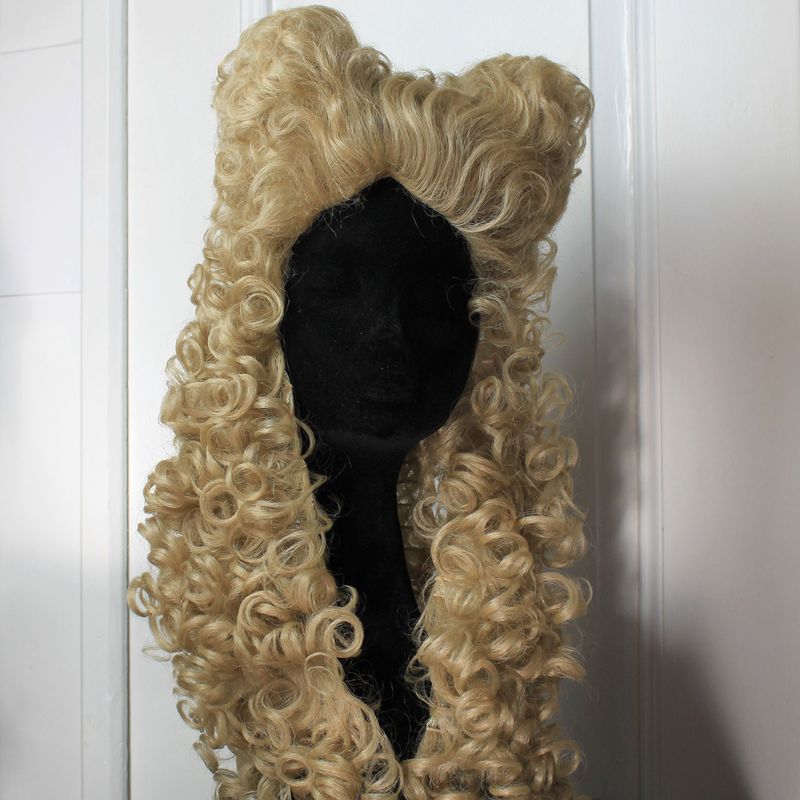Herren-Allongeperücke 1710-1740 Herren-Allongeperücke 1710-1740