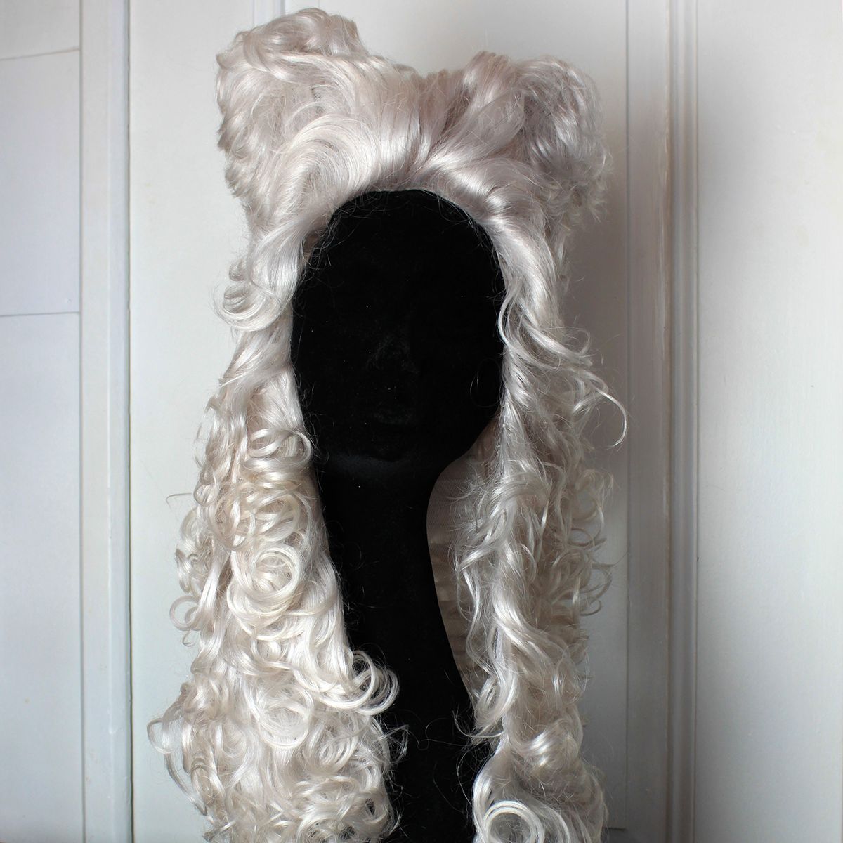 Parrucca da uomo con veri capelli di bufalo 1710-1740 Parrucca da uomo con veri capelli di bufalo 1710-1740