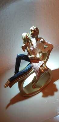 Skulptur goldfarbig "Verliebt"
