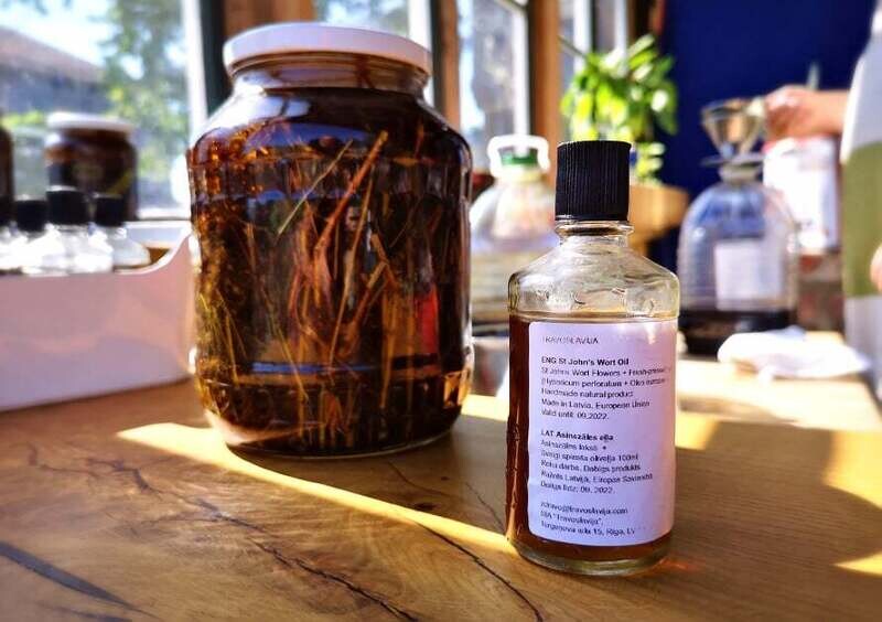Hypericum oil