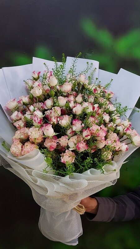 Baby Rose With Lipidium Hand Bouquet