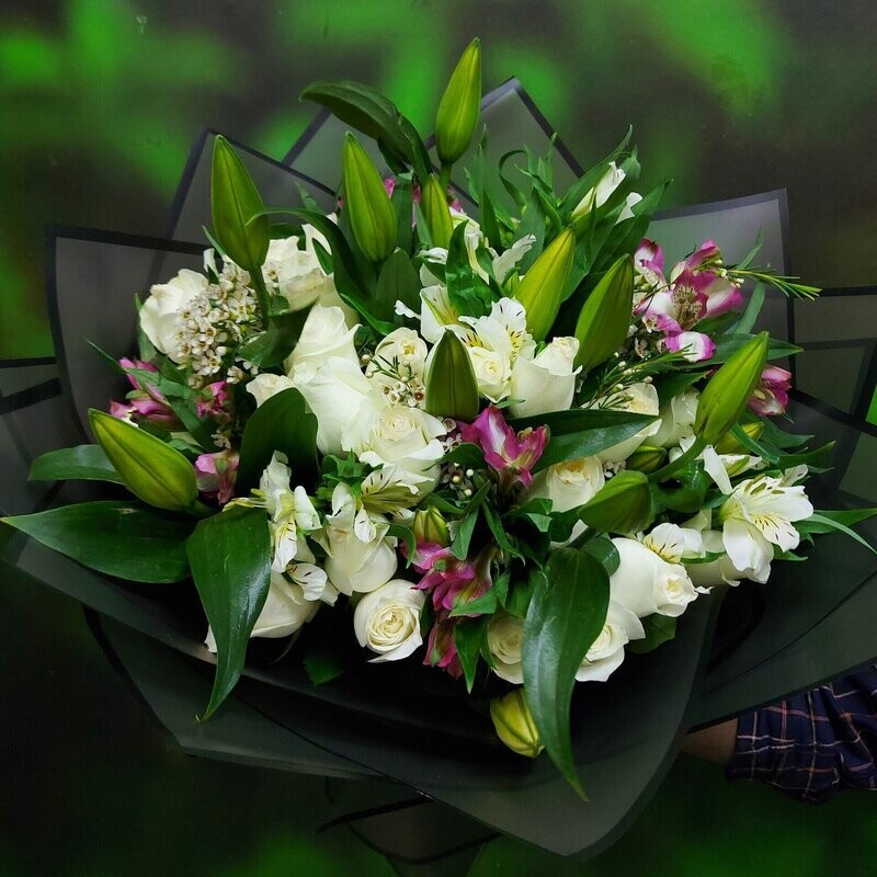 Lily Flower Hand Bouquet