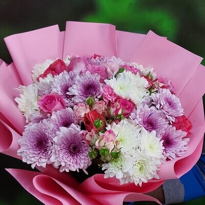 White And Pink Chrysanthum Hand Bouquet