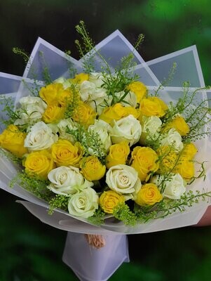 Charming White&Yellow Rose Bouquet
