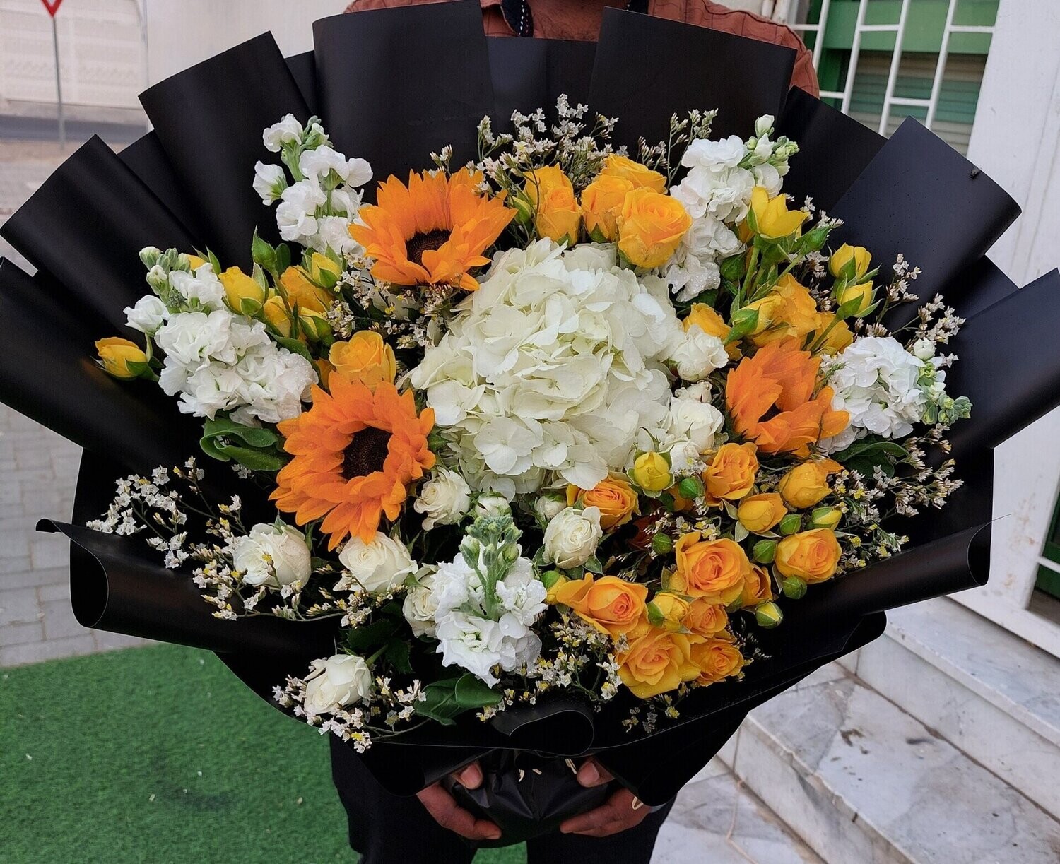 Glamorous Flower  Hand Bouquet