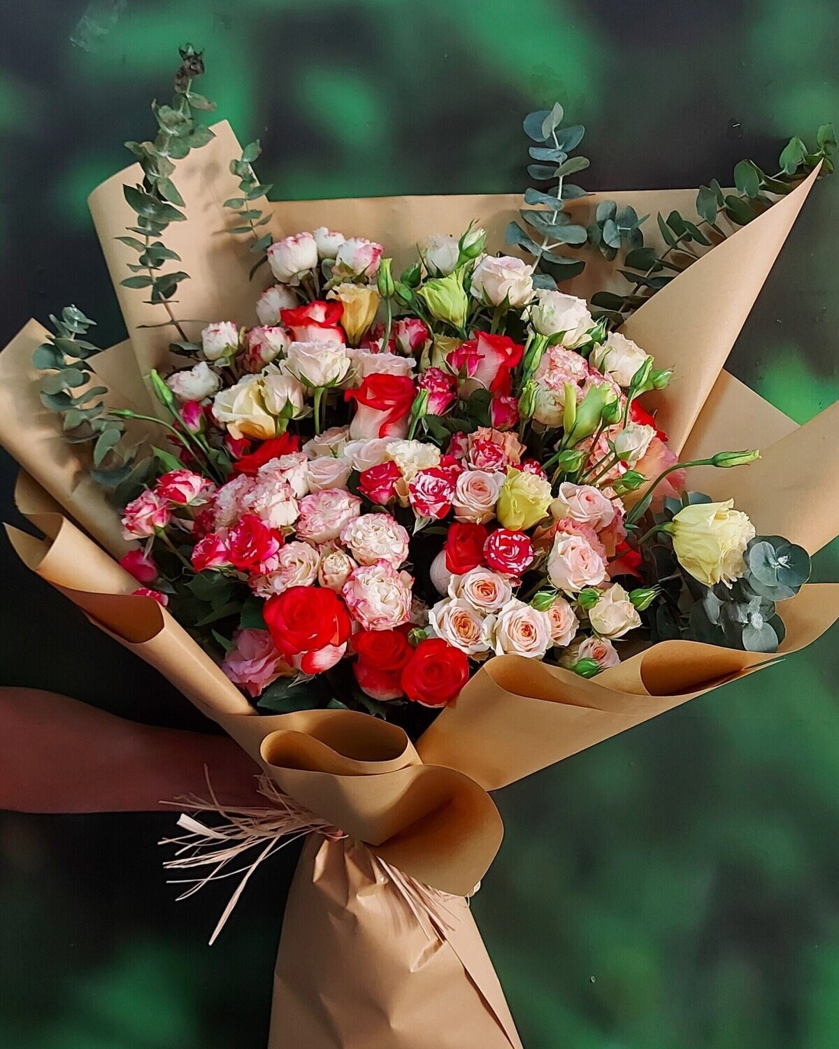 Enticing Baby Roses& Lisianthus Bouquet
