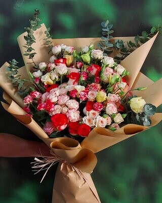 Enticing Baby Roses& Lisianthus Bouquet