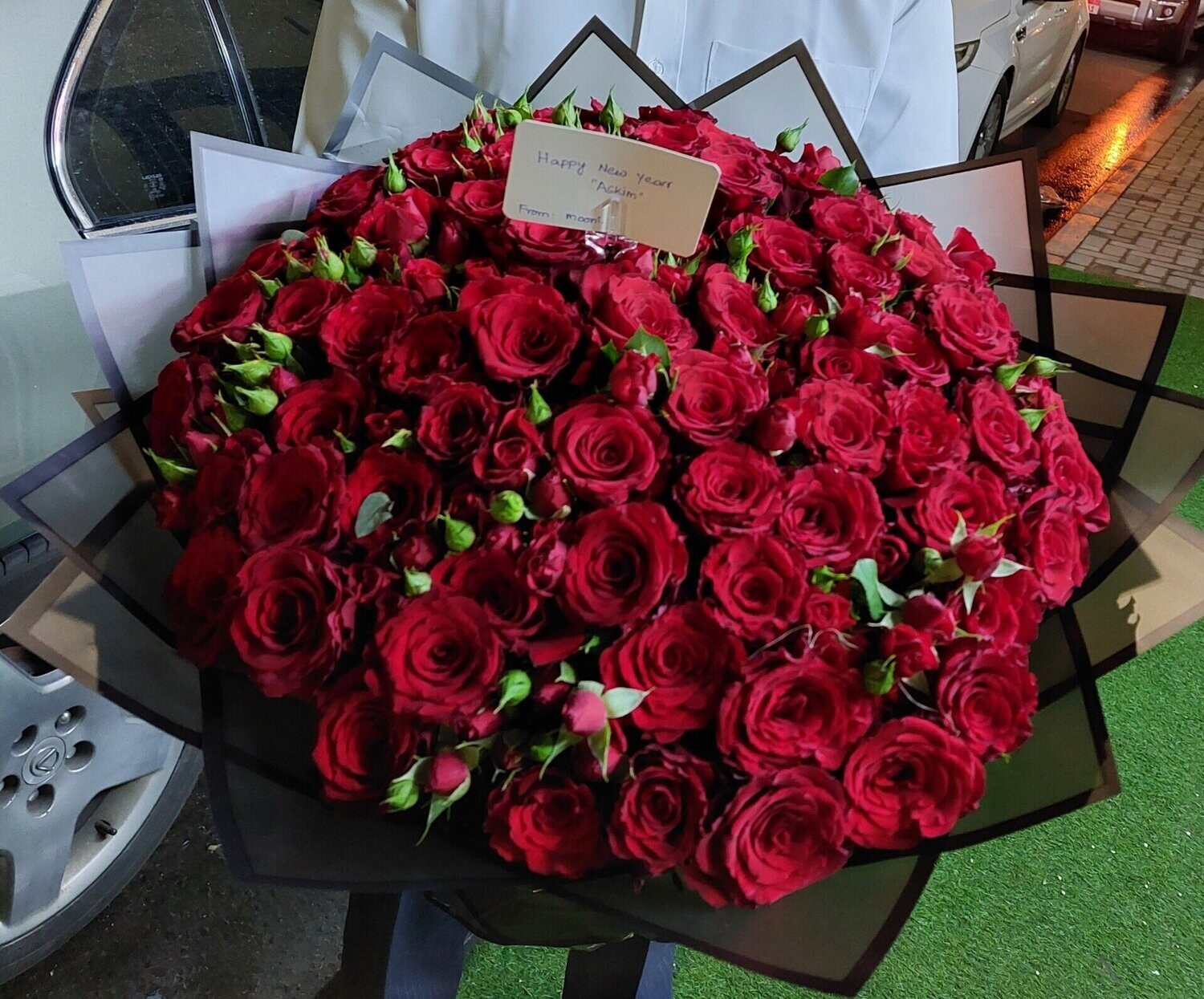 Enticing Red Roses Bouquet