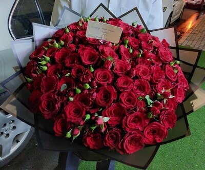 Enticing Red Roses Bouquet
