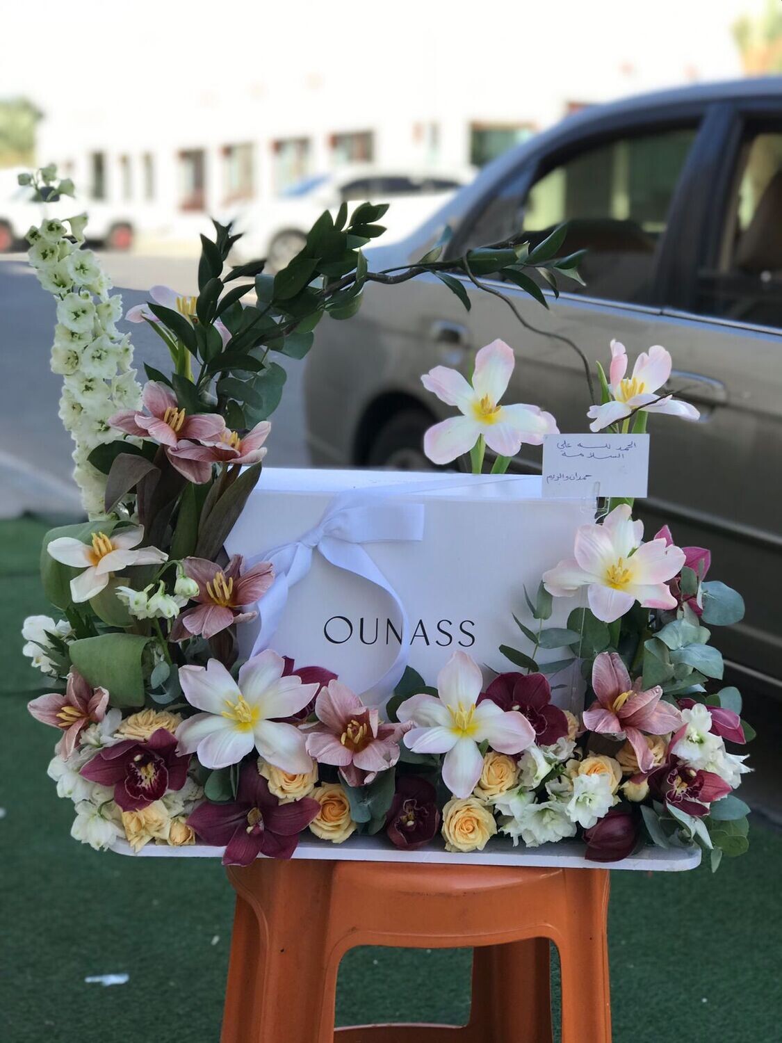 Sleek Flowers Arrangement