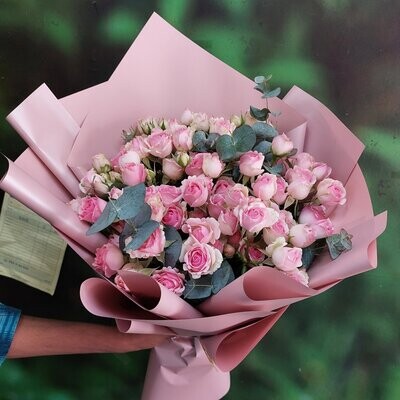 Sleek Spray Rose Bouquet
