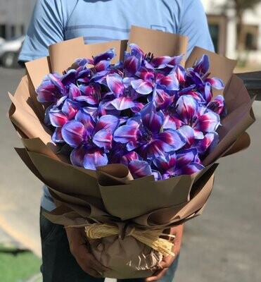 Sleek Flowers In Bouquet