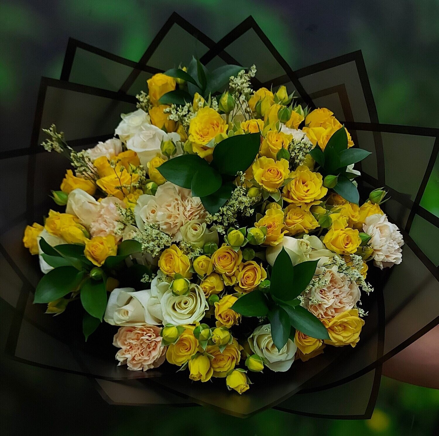 Modern Spray Rose&Carnation Bouquet