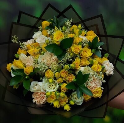 Modern Spray Rose&Carnation Bouquet