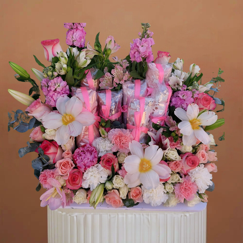 Graceful Flowers Arrangement