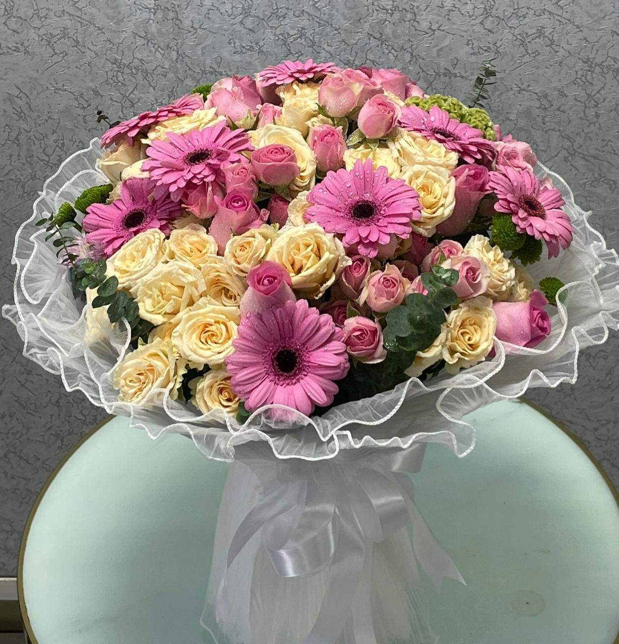 Charming bouquet of vibrant blooms