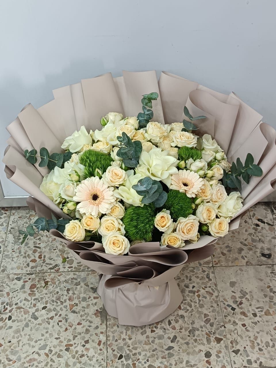 Peach roses and gerberas bouquet