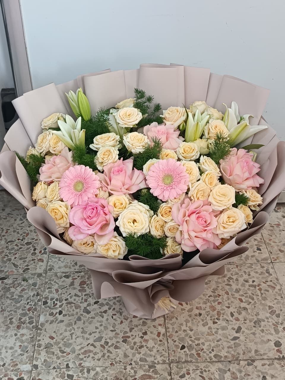 Elegant peach-pink floral bouquet