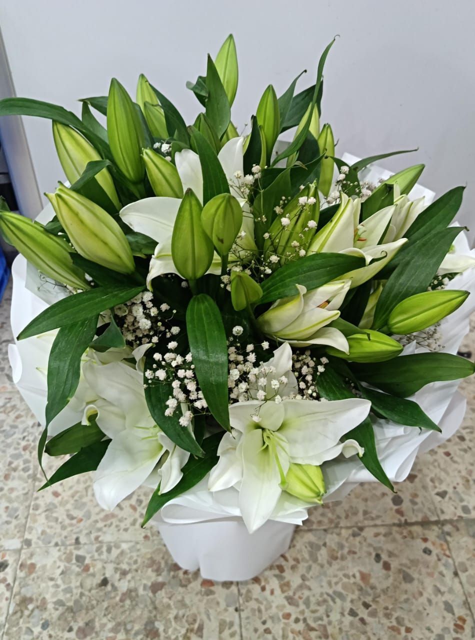 Elegant fresh white lily bunch