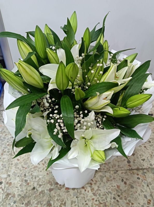 Elegant fresh white lily bunch
