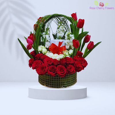 Classic Red Flower Arrangement Classic Red Flower Arrangement