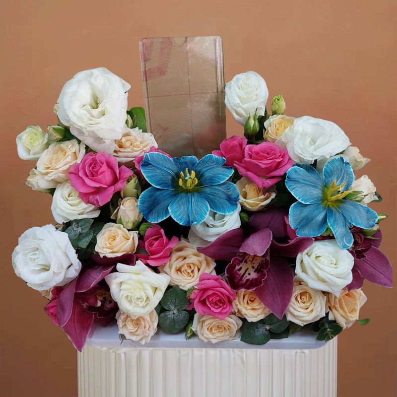 Modern Facing Flower Arrangement