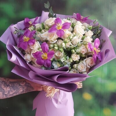 Charismatic Hand Bouquet Charismatic Hand Bouquet