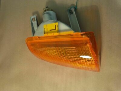 LAMP LIGHT INDICATOR FRONT LEFT Vauxhall Carlton Mk 2 1982-86 Bosch 305 232 042 LAMP LIGHT INDICATOR FRONT LEFT Vauxhall Carlton Mk 2 1982-86 Bosch 305 232 042