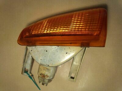 LAMP LIGHT INDICATOR FRONT Right Vauxhall Carlton Mk 2 1982-86 Bosch 305 232 043 LAMP LIGHT INDICATOR FRONT Right Vauxhall Carlton Mk 2 1982-86 Bosch 305 232 043