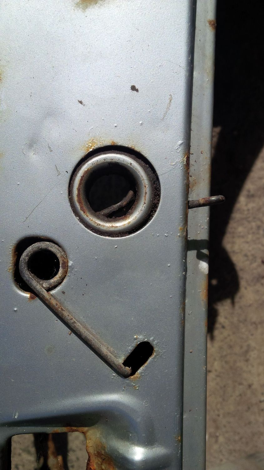 FAQ Why has my bonnet release lever broken away? Monza, Senator A etc.
