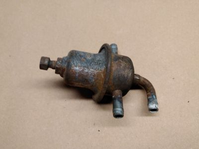 FUEL PRESSURE REGULATOR 0280160003 Mercedes W114 W109 W108 Volvo 140 160 P1800