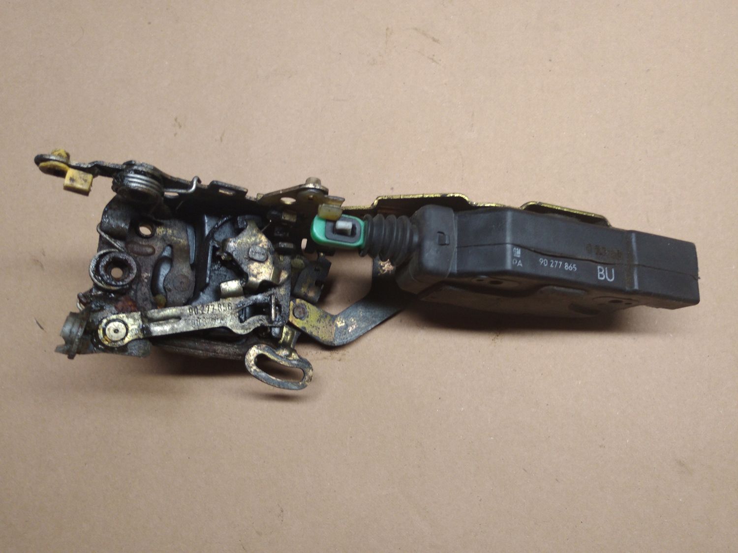DOOR LOCK LATCH &amp; CENTRAL LOCKING MOTOR Senator B Lotus Carlton -94 Front Right