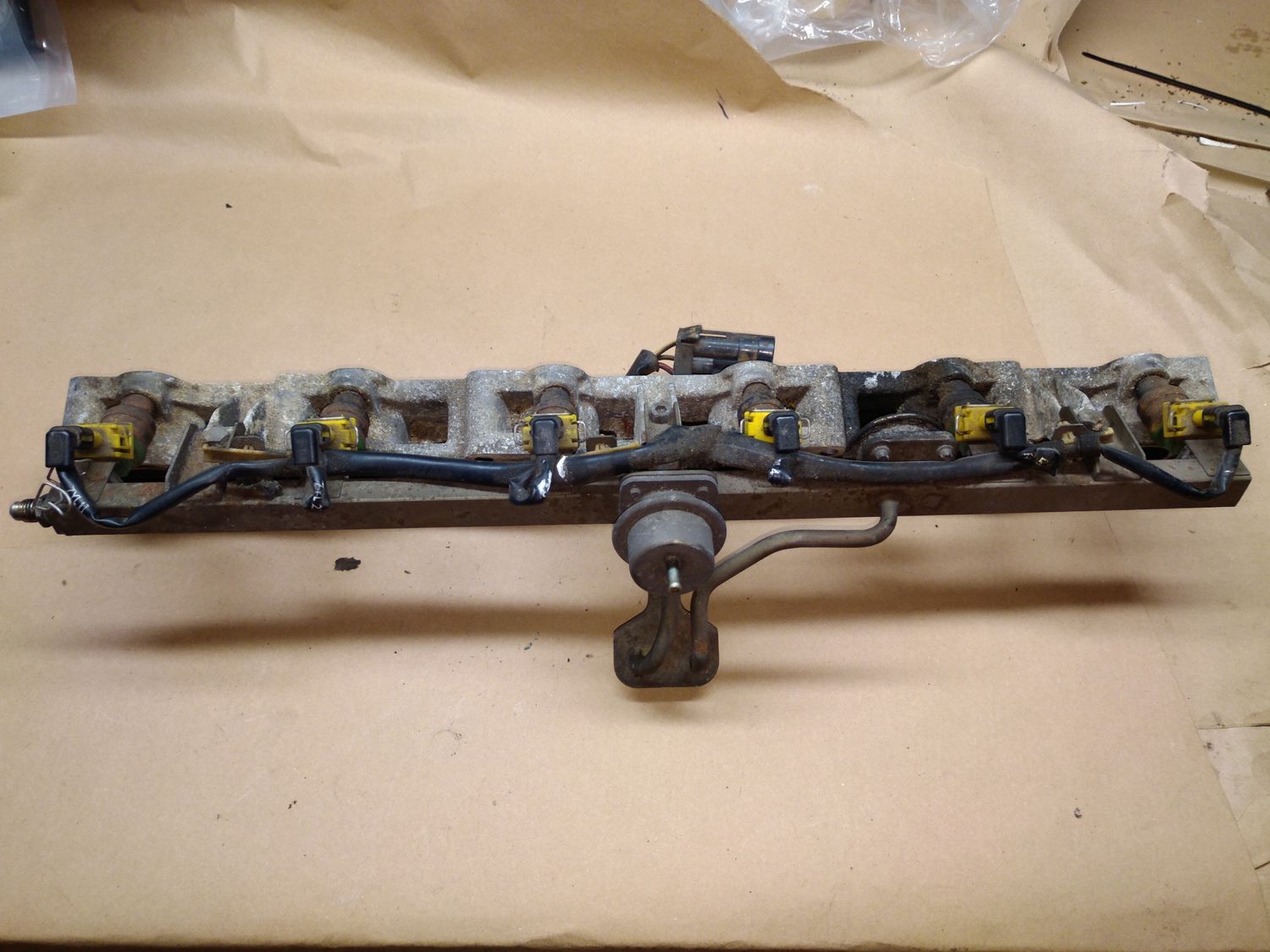 FUEL RAIL with fuel pressure regulator and injectors C30SE 3.0 24v 0280150413 #2
