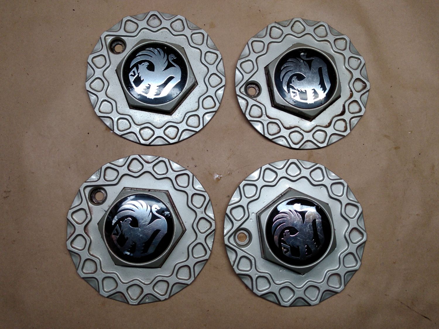 WHEEL CENTRE CAPS Vauxhall Senator B Carlton  Cavalier Mk3  round griffin emblem Set of 4 + 1 spare