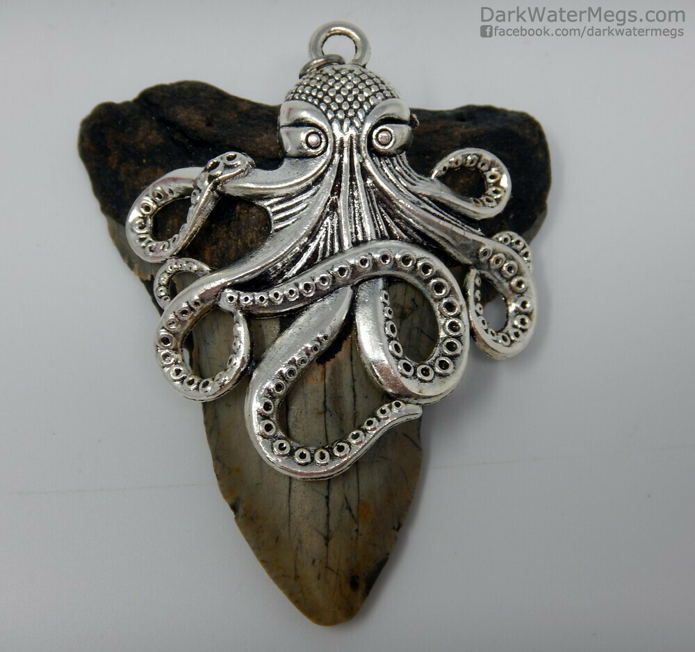 2.91&quot; Octopus Setting Megalodon Necklace