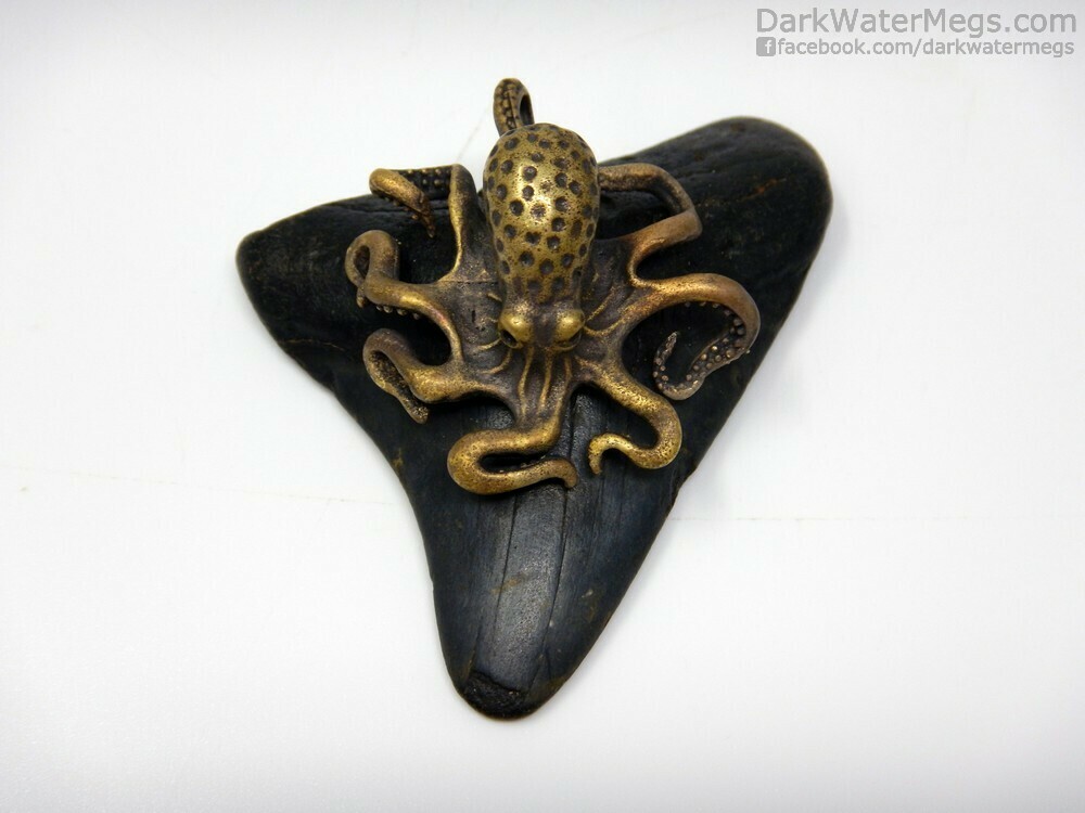 2.80&quot; Octopus Setting Megalodon Necklace