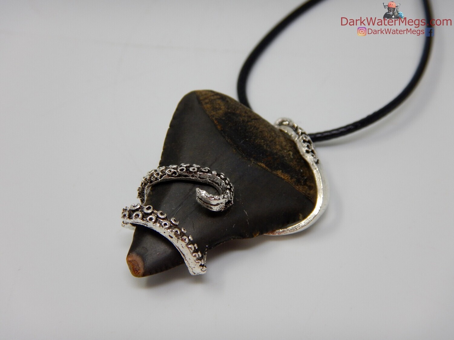 1.35&quot; Great white necklace with octopus setting