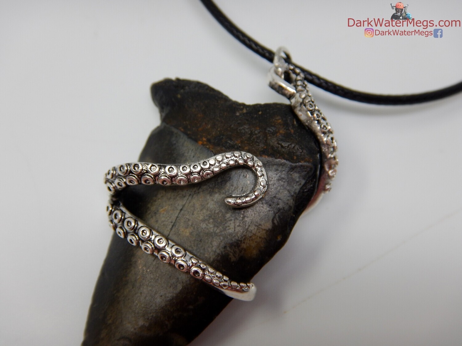 1.97&quot;  Mako Fossil Necklace With Octopus Setting