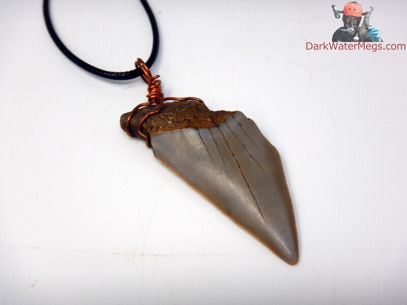 2.32&quot;  Wire Wrapped Mako Necklace