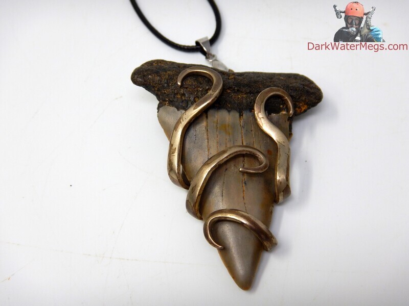 2.76&quot;  Fork Wrapped Mako Necklace